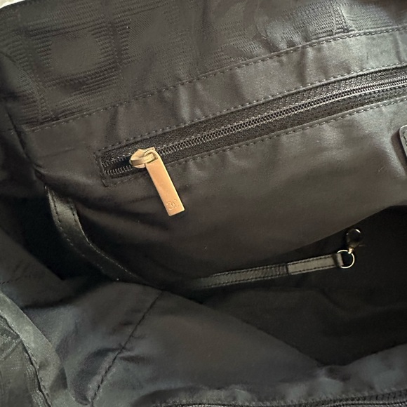 Authentic Chanel bag - Picture 11 of 12